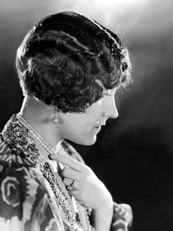 1920s shingles bob haircut images.